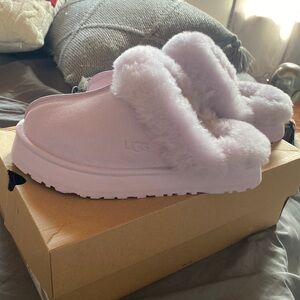 women’s UGG slippers size 9